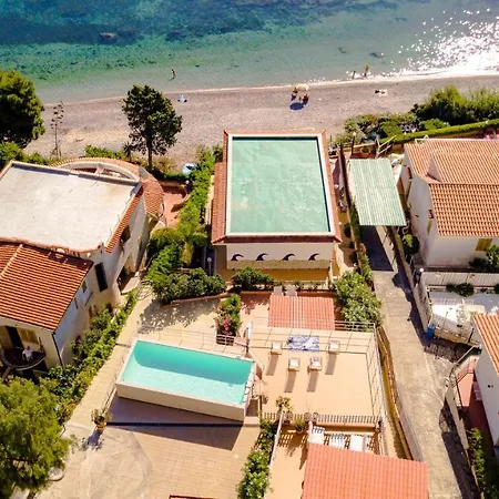 Dimore Di Mare - Beachfront Ferienhaus