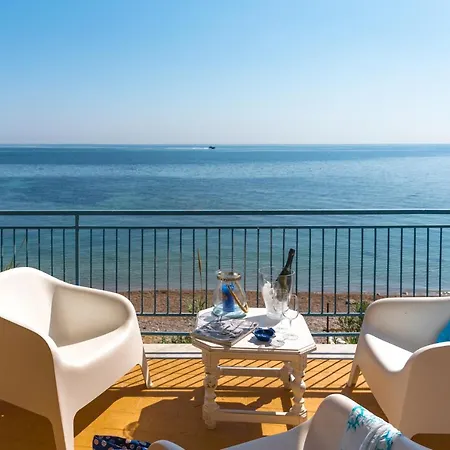 Dimore Di Mare - Beachfront Holiday home Santa Flavia