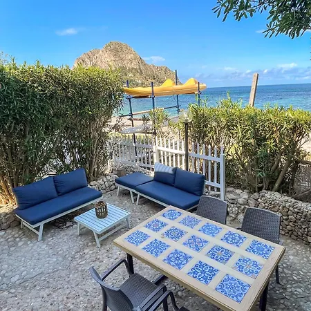 Dimore Di Mare - Beachfront Ferienhaus *